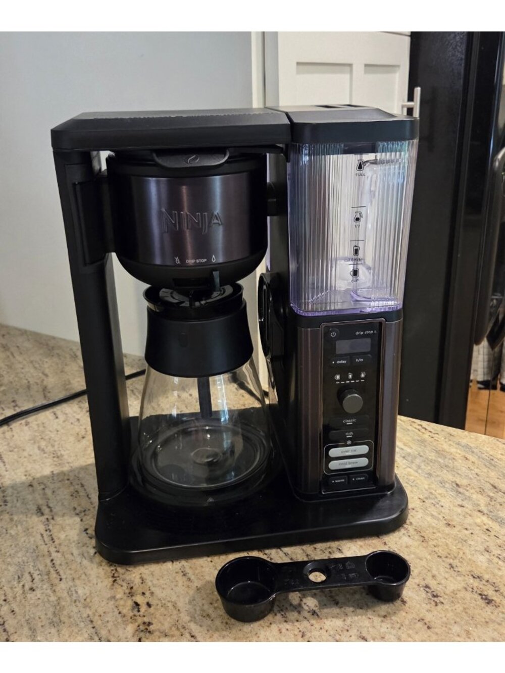 Ninja Hot & Iced Coffee Maker Single Serve to 10 Cup Carafe Drip Rapid Cold